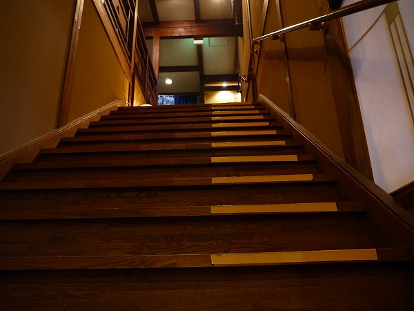15.階段を上って.jpg