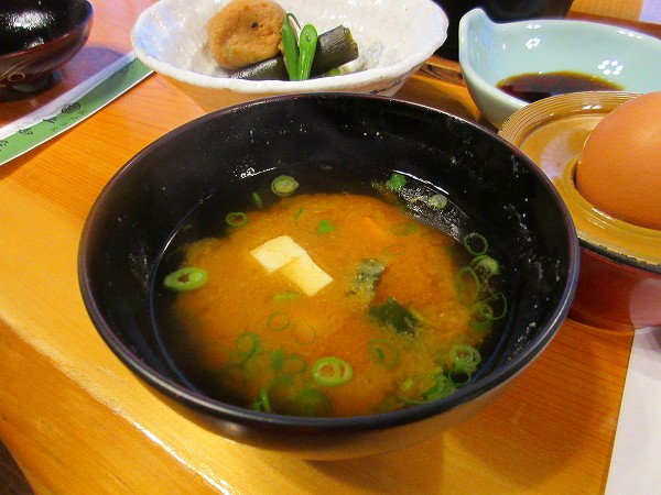 27.豆腐とわかめの味噌汁.jpg
