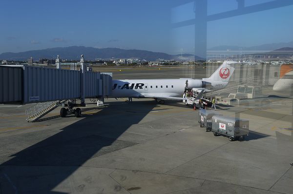 3.函館便は小さい機体.jpg