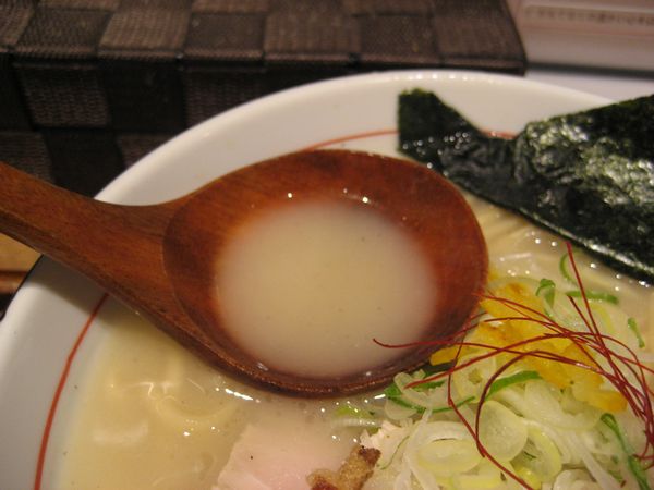 6.トロトロ濃厚白湯魚介スープ.jpg